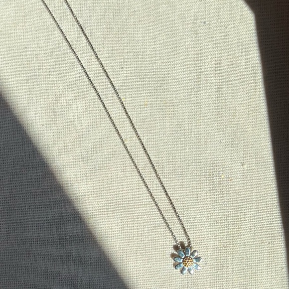 METALSMITHS STERLING
Daisy Pendant - comes with chain - Picture 4 of 5